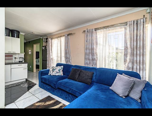 2 BEDROOM HOUSE FOR SALE IN CRESSLAWN